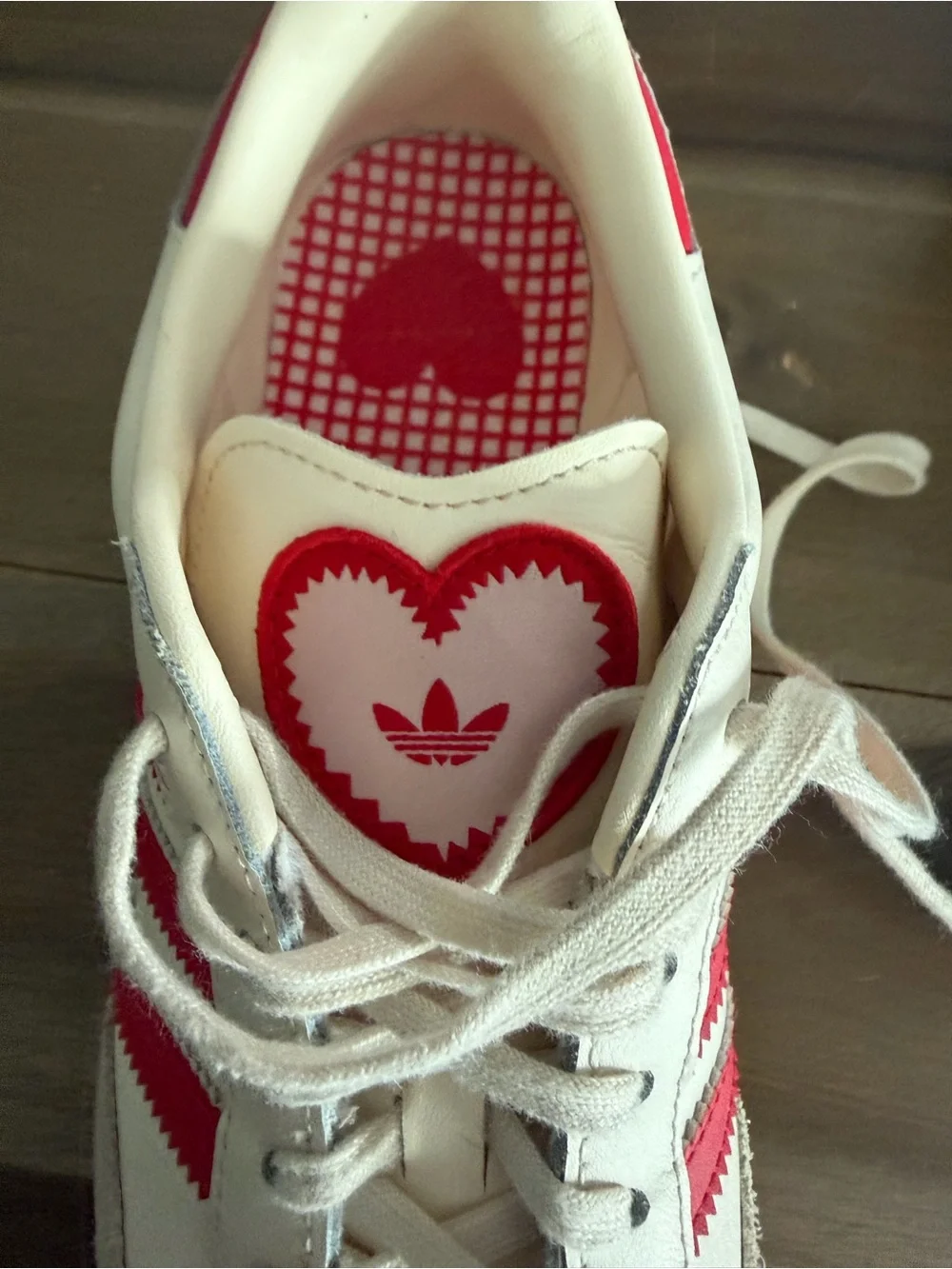 (Limited Edition) Adidas Samba OG Valentine’s Day 2026 Kids Size 6.5